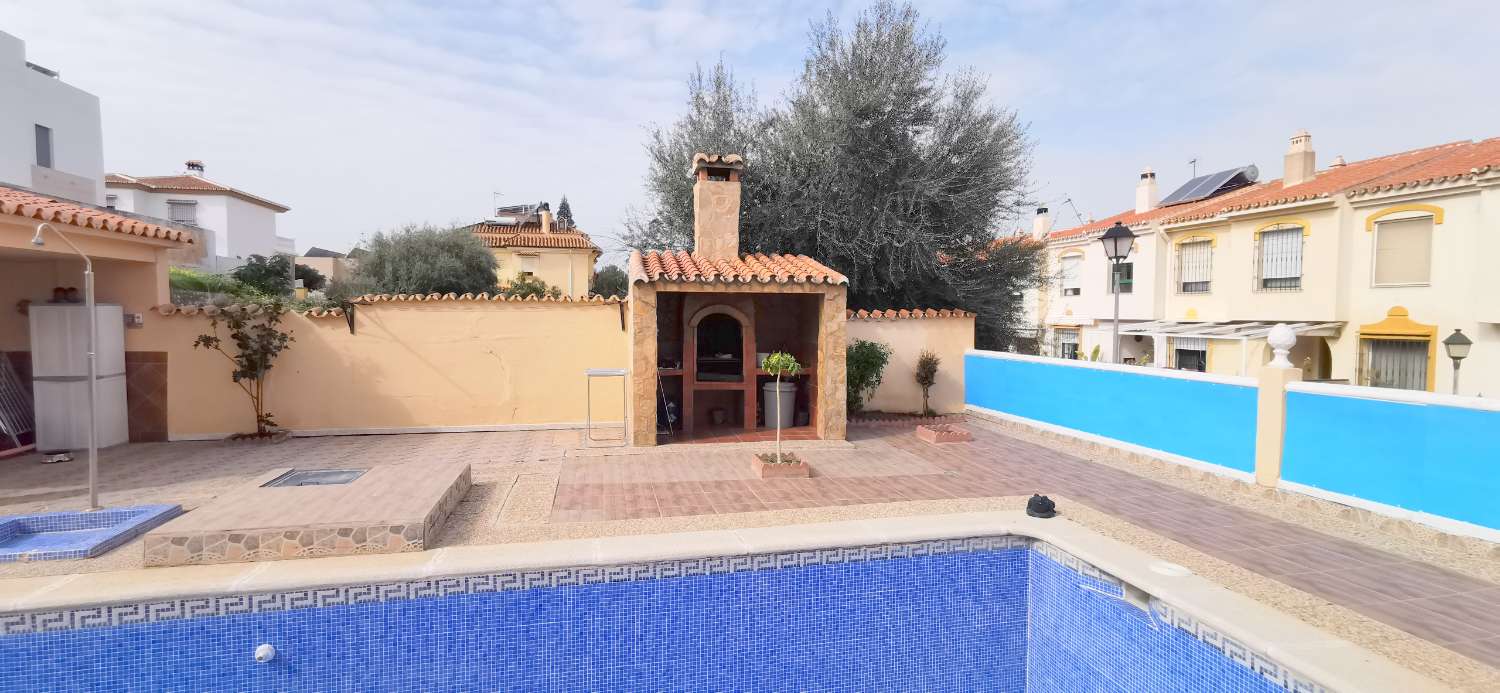 الشاليه للبيع في El Tomillar (Torre del Mar)