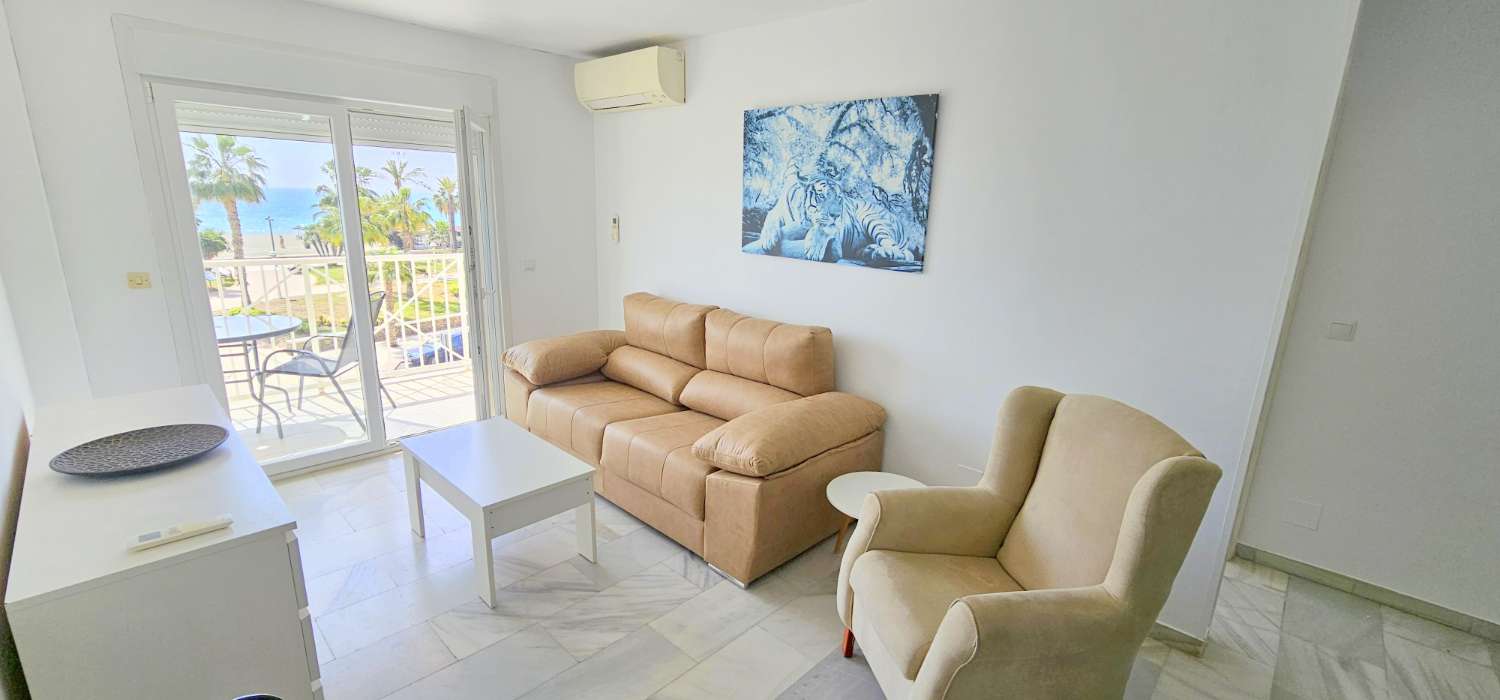 مسطحة للإيجار في Paseo Marítimo de Levante (Torre del Mar)