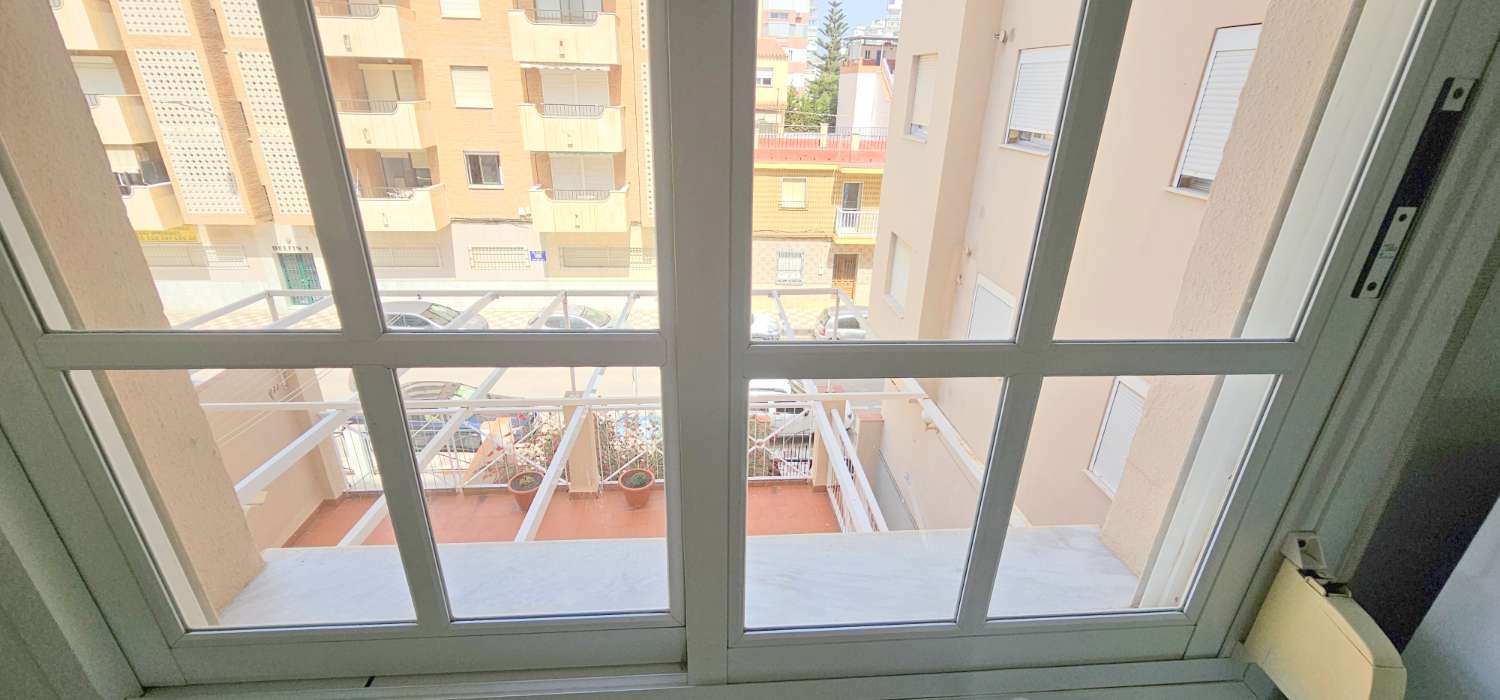 مسطحة للإيجار في Paseo Marítimo de Levante (Torre del Mar)