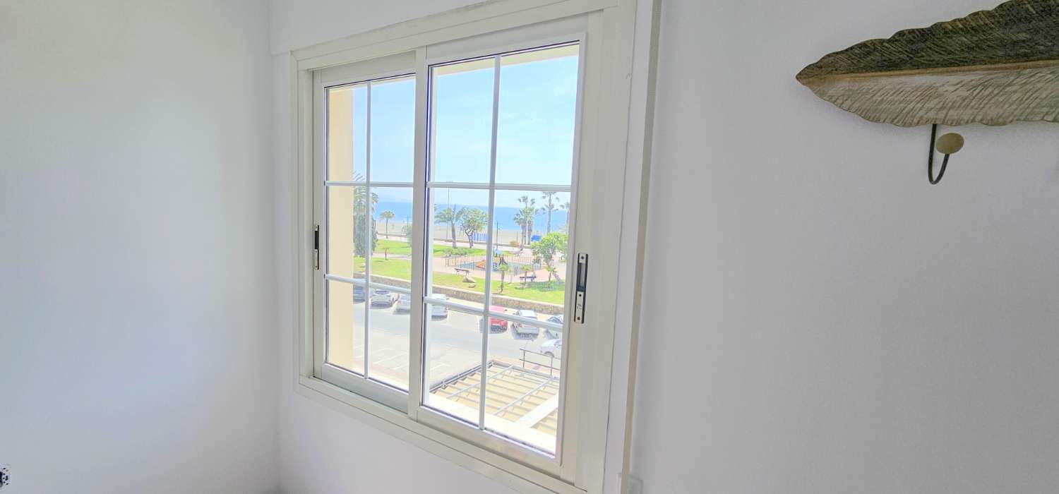 مسطحة للإيجار في Paseo Marítimo de Levante (Torre del Mar)