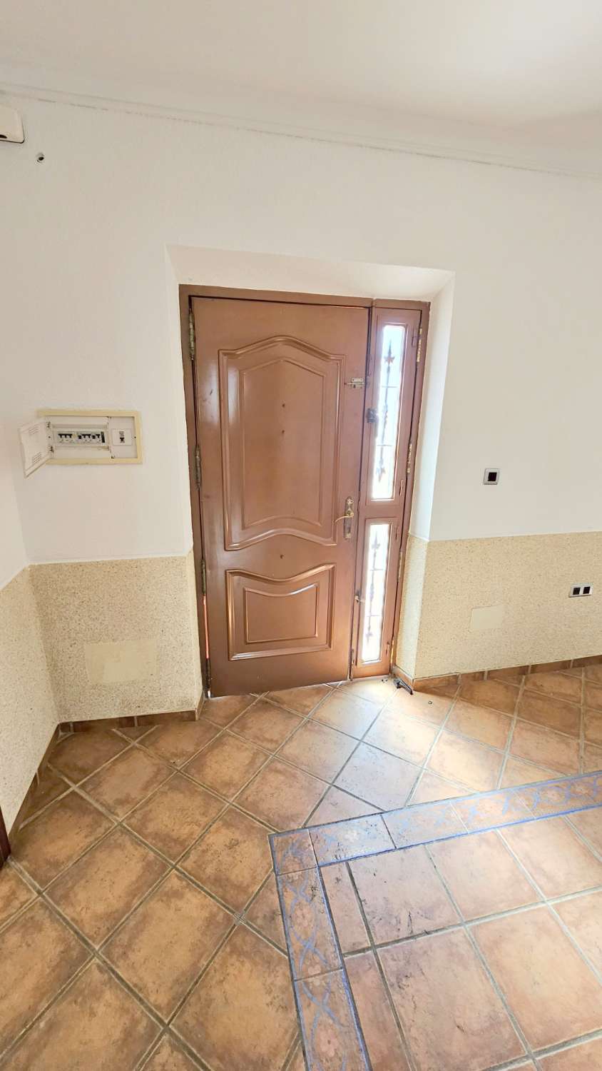 House for sale in Almayate