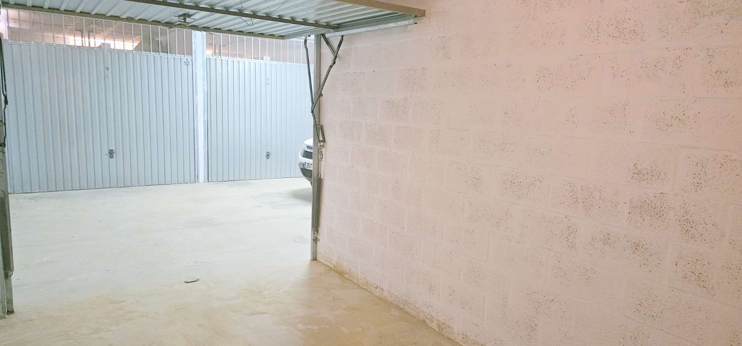 Garage en location à Paseo Marítimo de Levante (Torre del Mar)