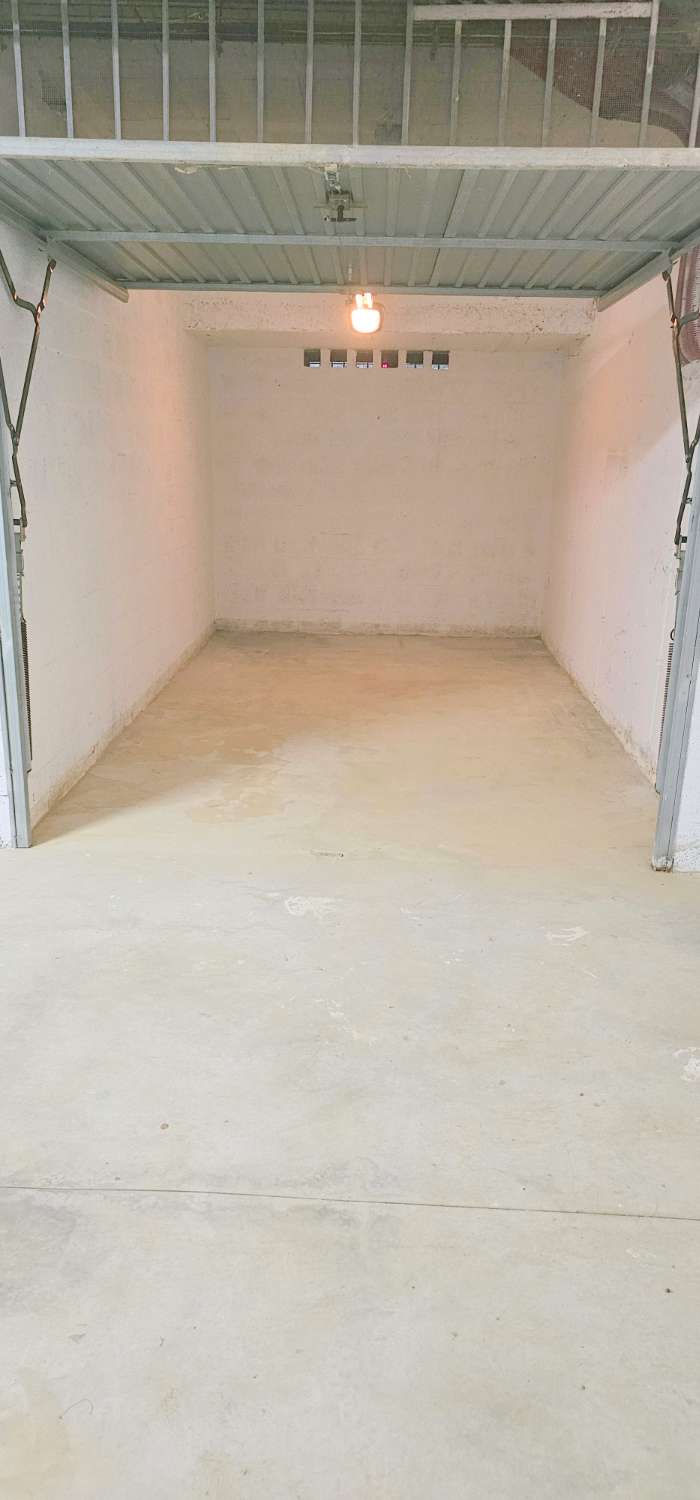 Garage en location à Paseo Marítimo de Levante (Torre del Mar)