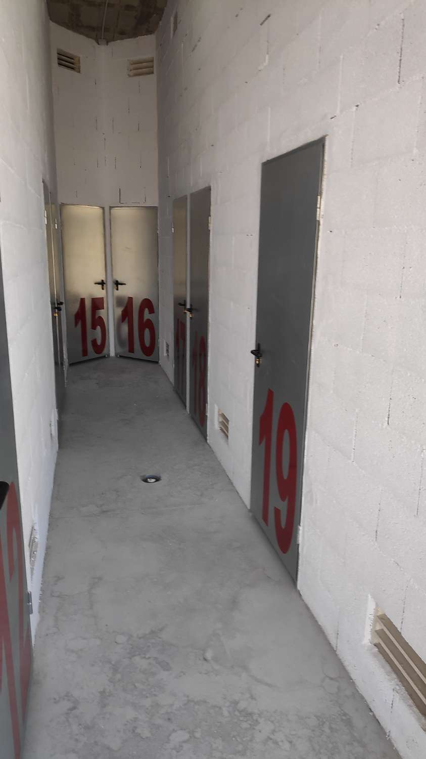 Storeroom en lloguer in Paseo Marítimo de Levante (Torre del Mar)